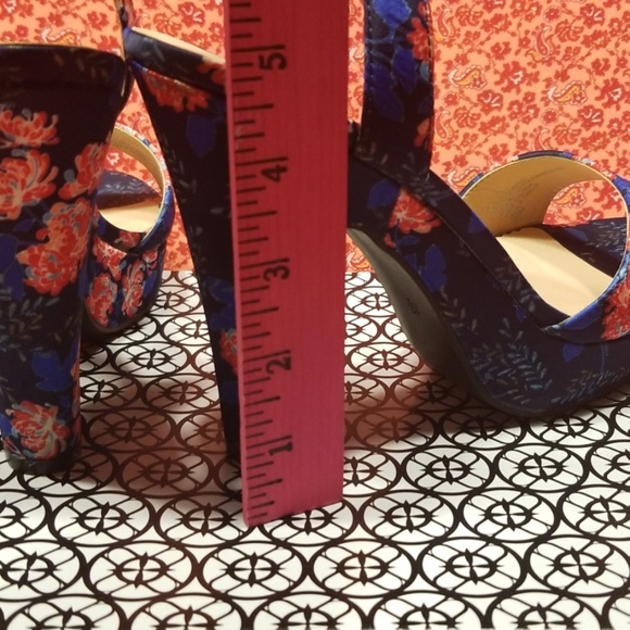 🌺Sandal Heels🌺 - Picture 3 of 5